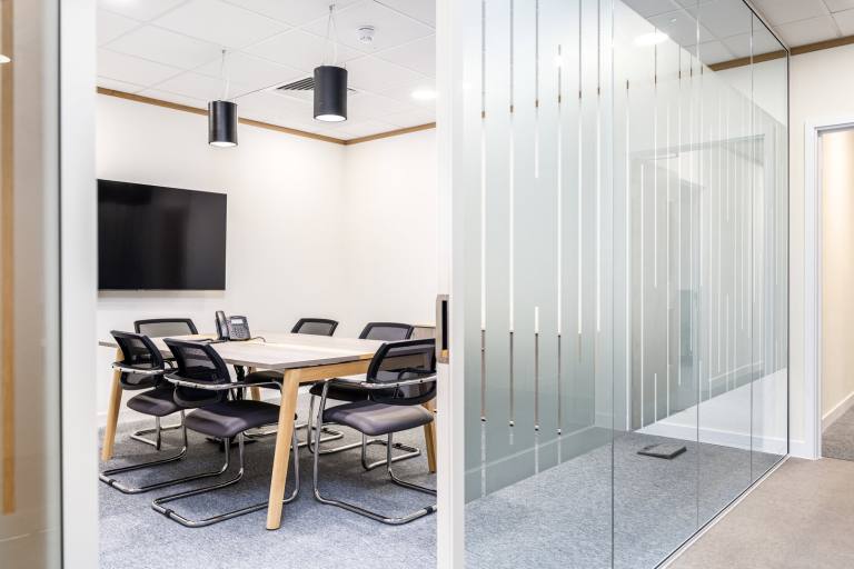 Lincoln - LN6 7YT \ Productive Team Workspace with 4 Workstations