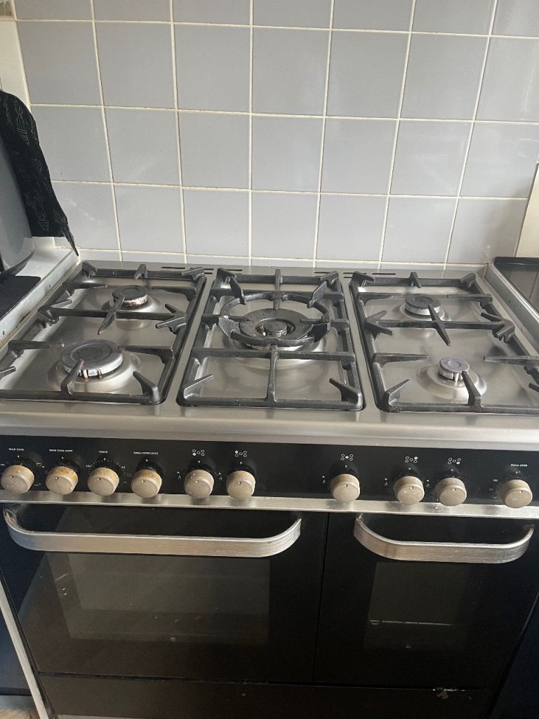 Black Freestanding Gas Cooker with Double Oven – Good Condition