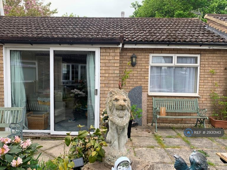 1 bedroom flat in Queensberry Road, Kettering, NN15 (1 bed) (#2930143)