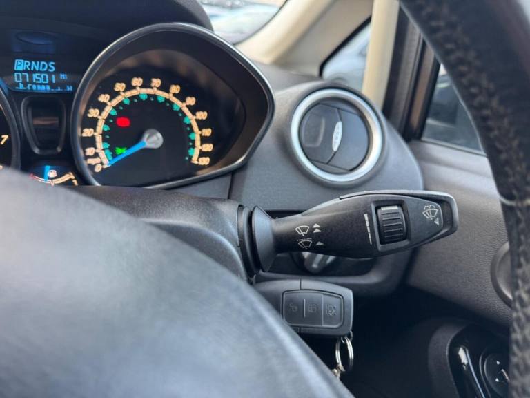 2013 Ford Fiesta 1.6 Zetec 5dr Powershift HATCHBACK PETROL Automatic