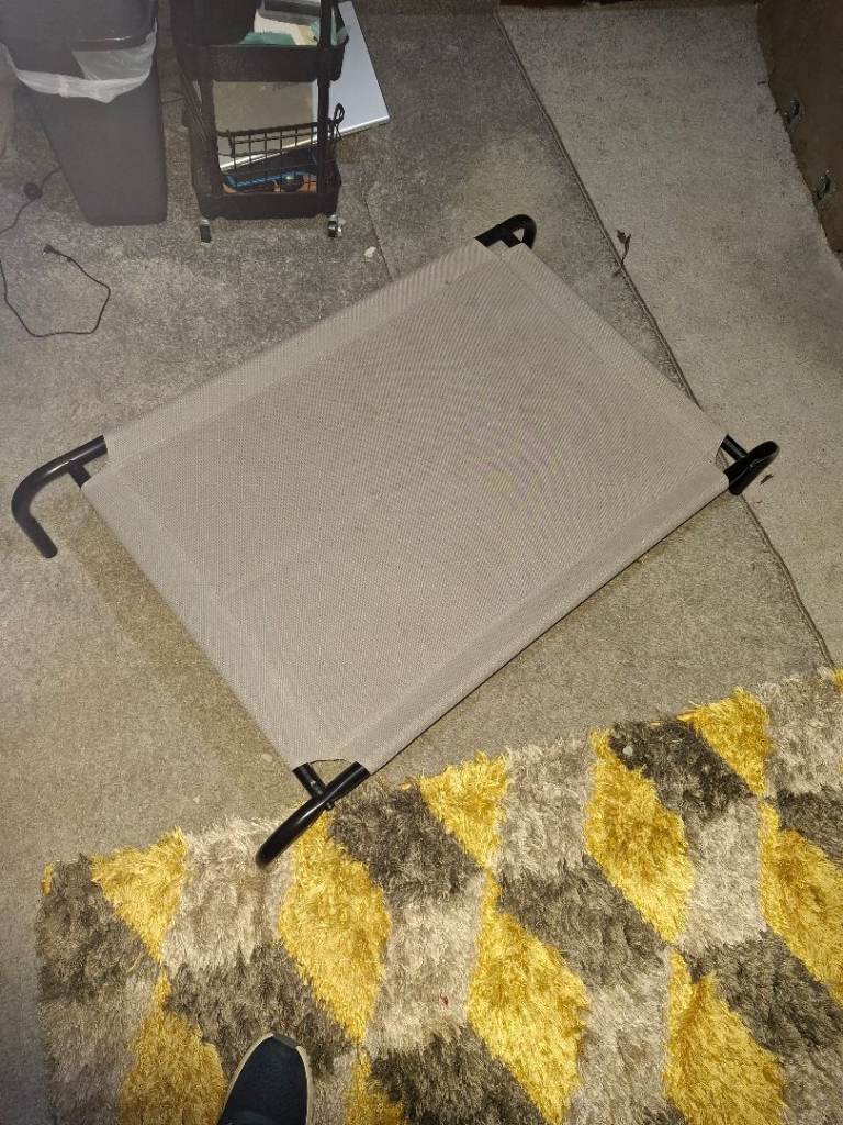 Elevated dog bed 