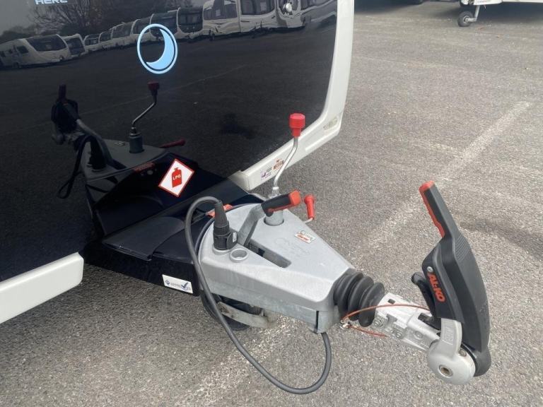 2017 LUNAR CLUBMAN ES LUXURY TOURING CARAVAN