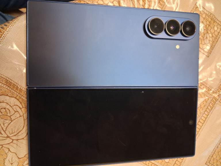 Samsung Z fold 7 blue shadow. 250gb.