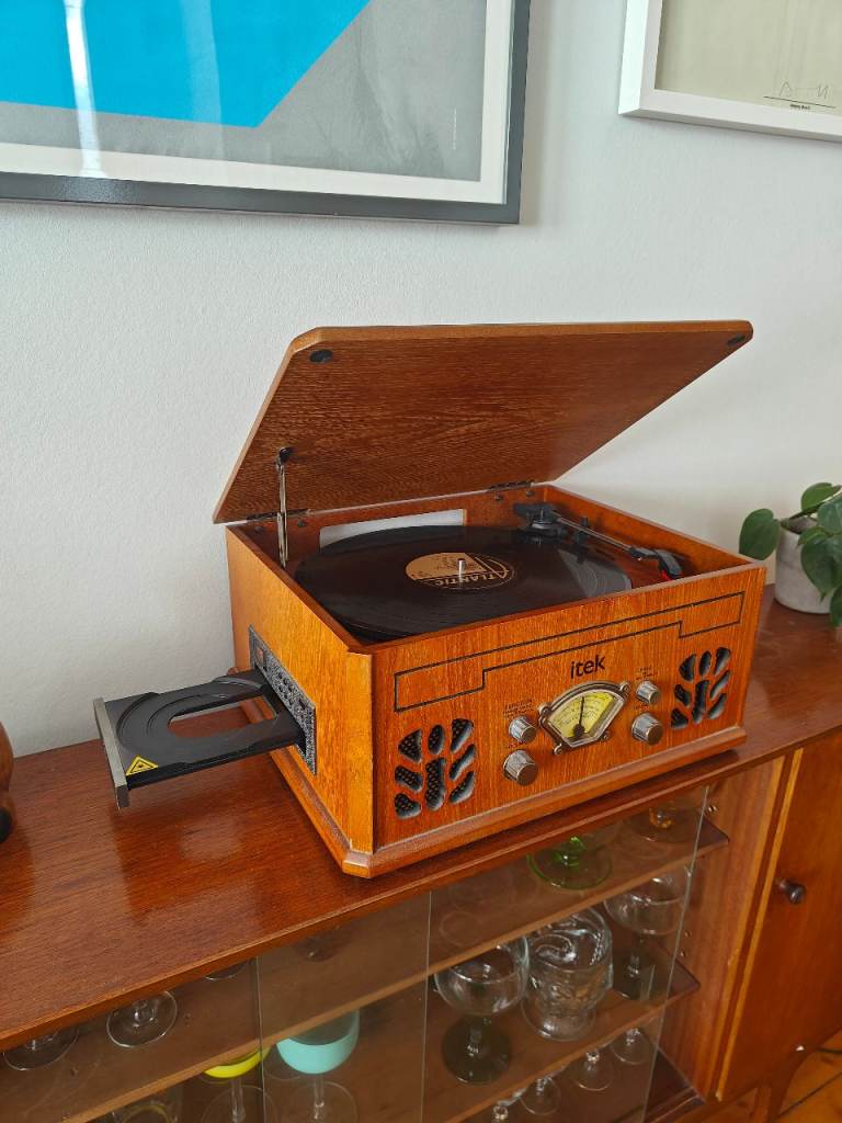 Itek Retro Wooden Music Centre – Record Player, CD, Cassette & AM/FM Radio