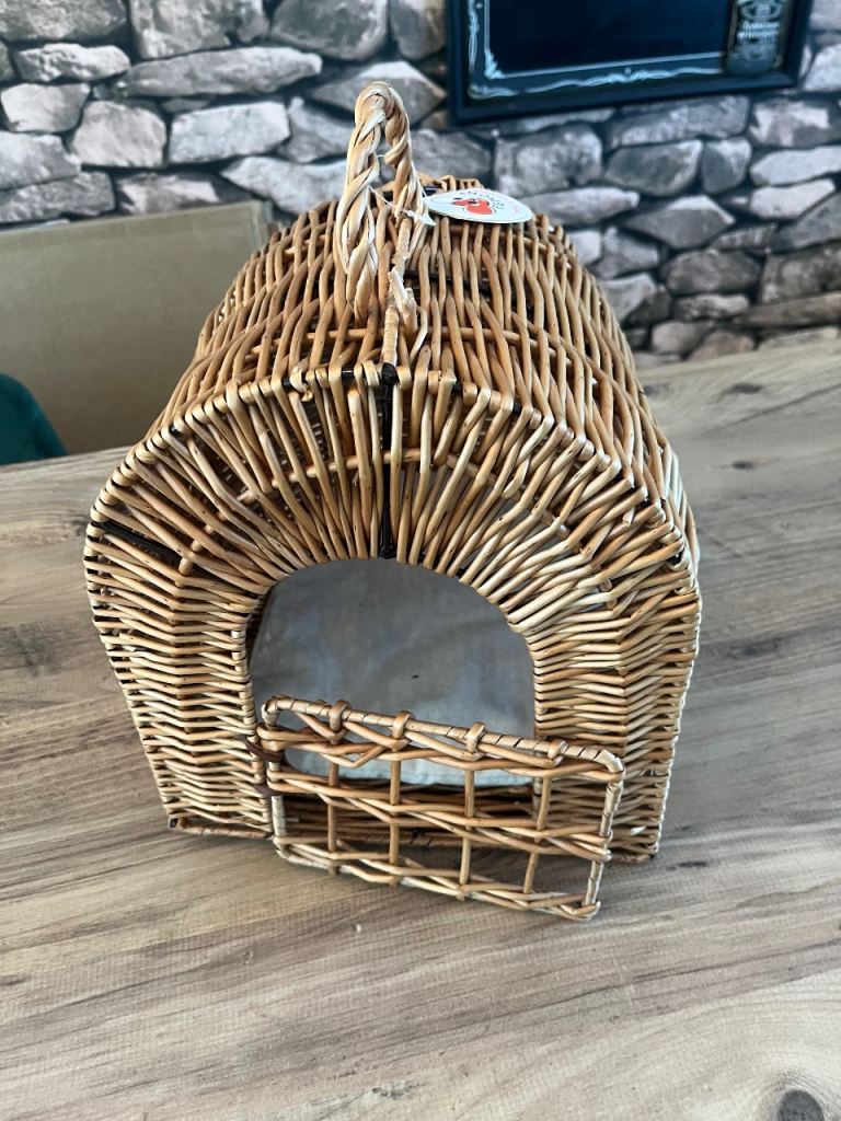 Pet wicker basket carrier new *damaged*