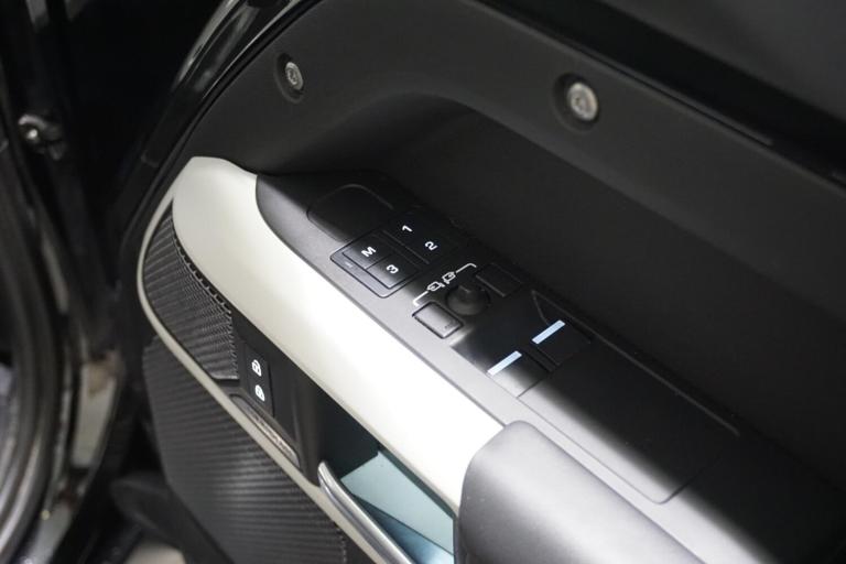 2023 Land Rover Defender 110 3.0 D250 MHEV HSE Hard Top SUV Auto 4WD MWB Euro 6 (s/s) 5dr PANEL V...