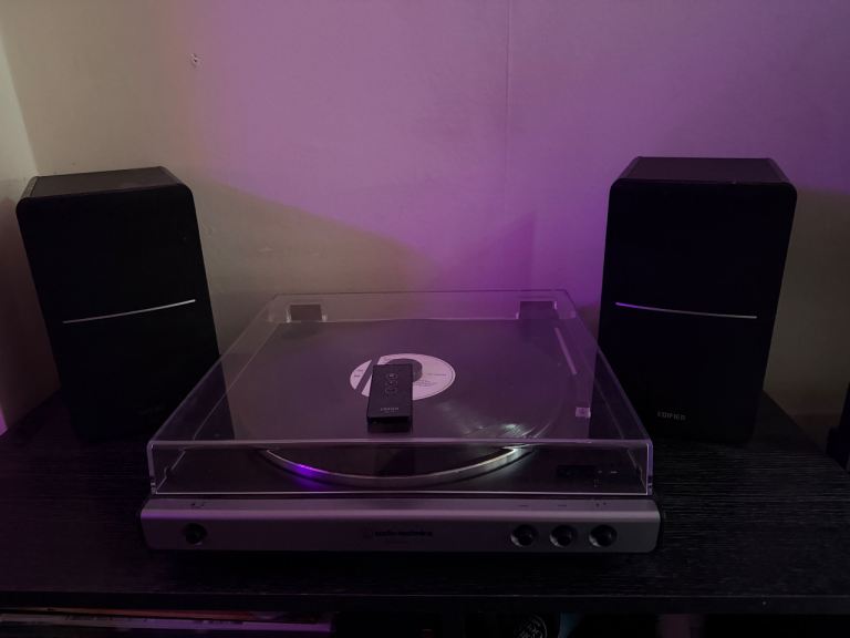Audio technica vinyl turntable
