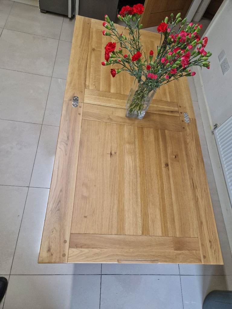 Oak dining table - foldable and extendable