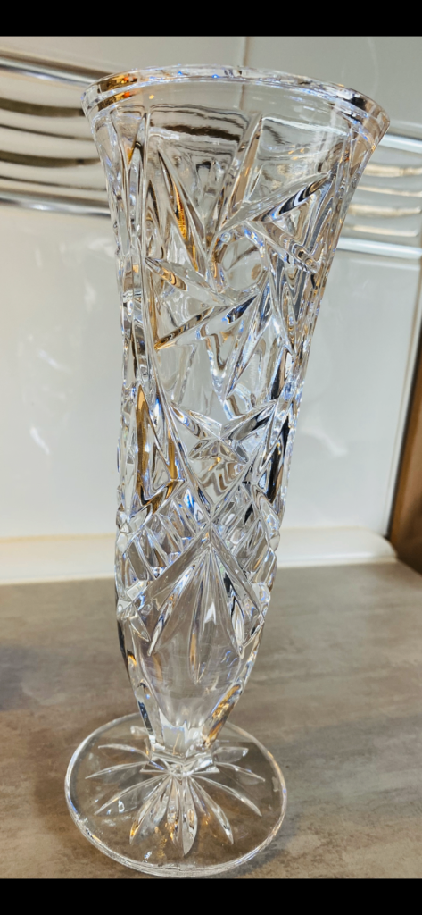 CUT CRYSTAL GLASS FLOWER BUD TRUMPET PEDESTAL VASE 8”x 3”