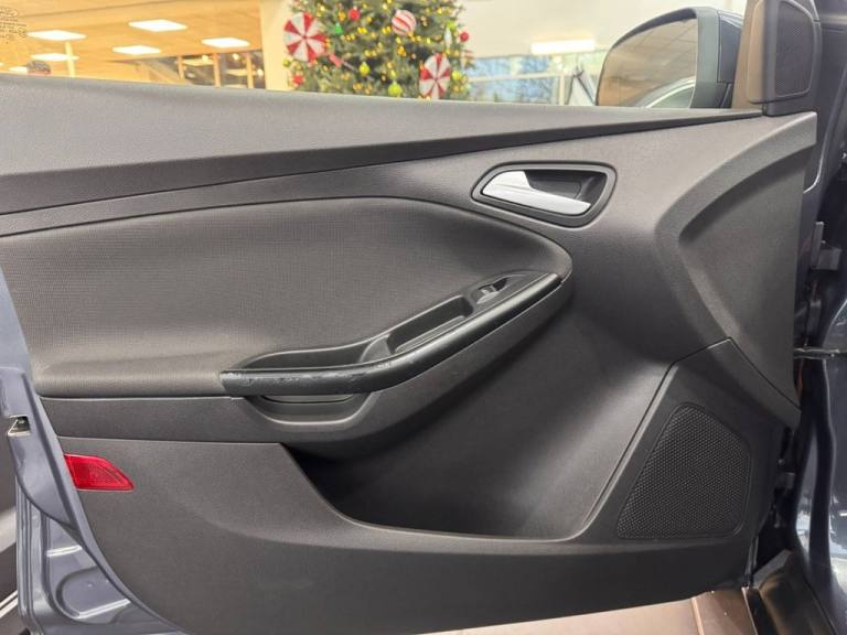 2014 Ford Focus 1.6 TDCi 115 Zetec Navigator 5dr HATCHBACK DIESEL Manual