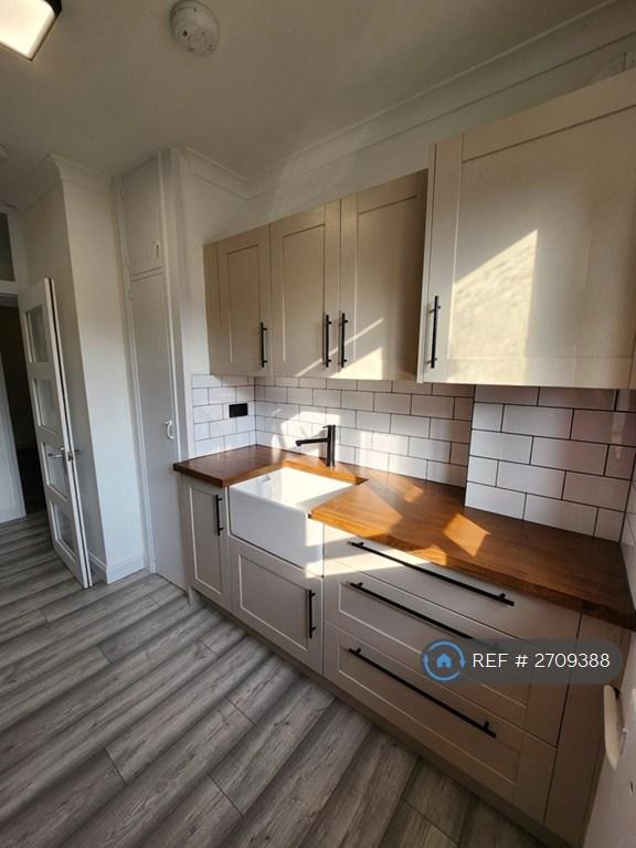 2 bedroom flat in Beresford House, London, SE21 (2 bed) (#2709388)