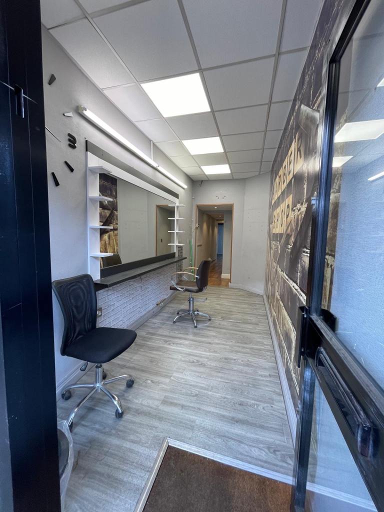 Shop to rent on main road Cricklewood Broadway.