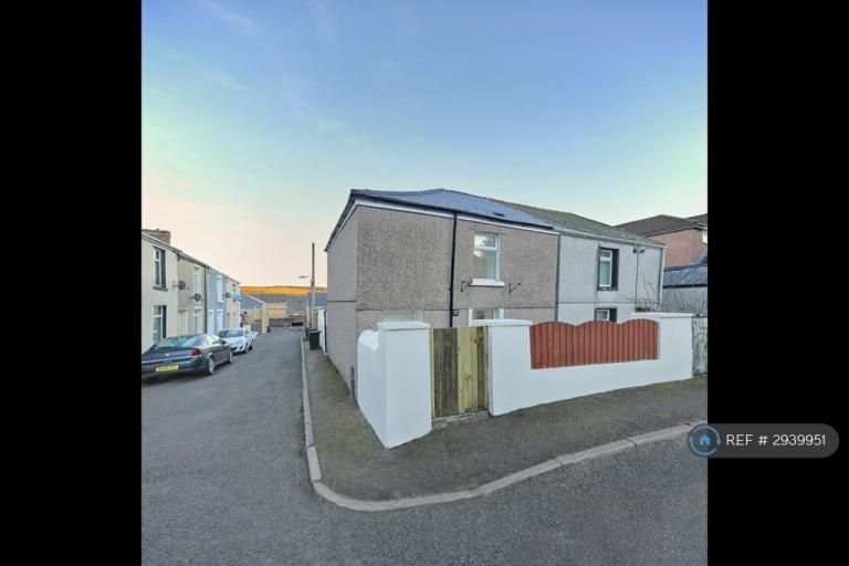 3 bedroom house in Rear Earl Street, Tredegar, NP22 (3 bed) (#2939951)