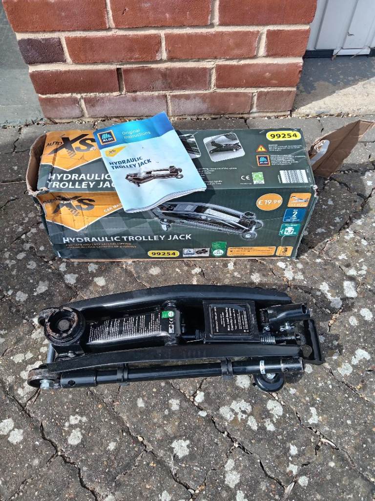 HYDRAULIC TROLLEY JACK ONLY USED ONCE 