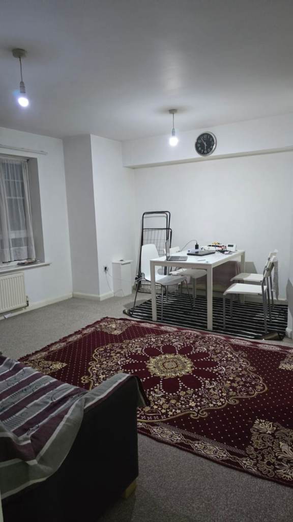 Single bedroom to rent out in 2bhk spacious flat