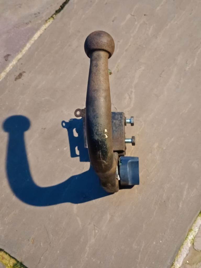 Bolt on tow bar was on mokka 