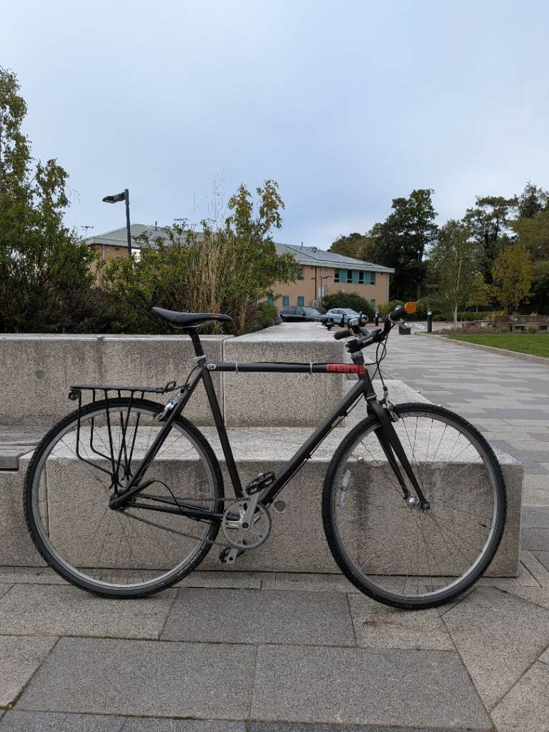 Charge Plug 3 Hybrid Bike – Black, Size M, Good Condition