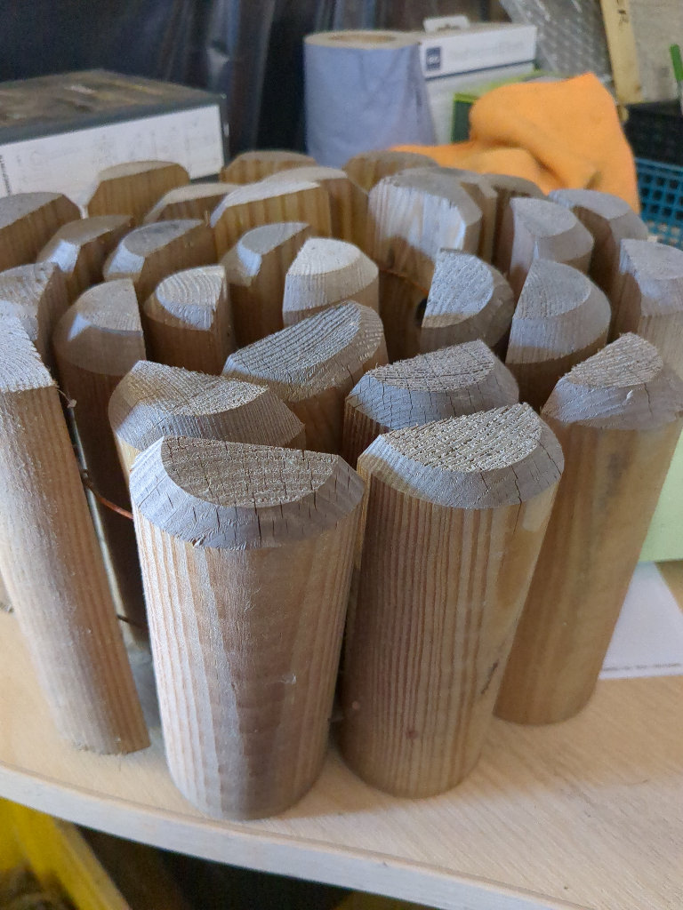 Grange log edging roll