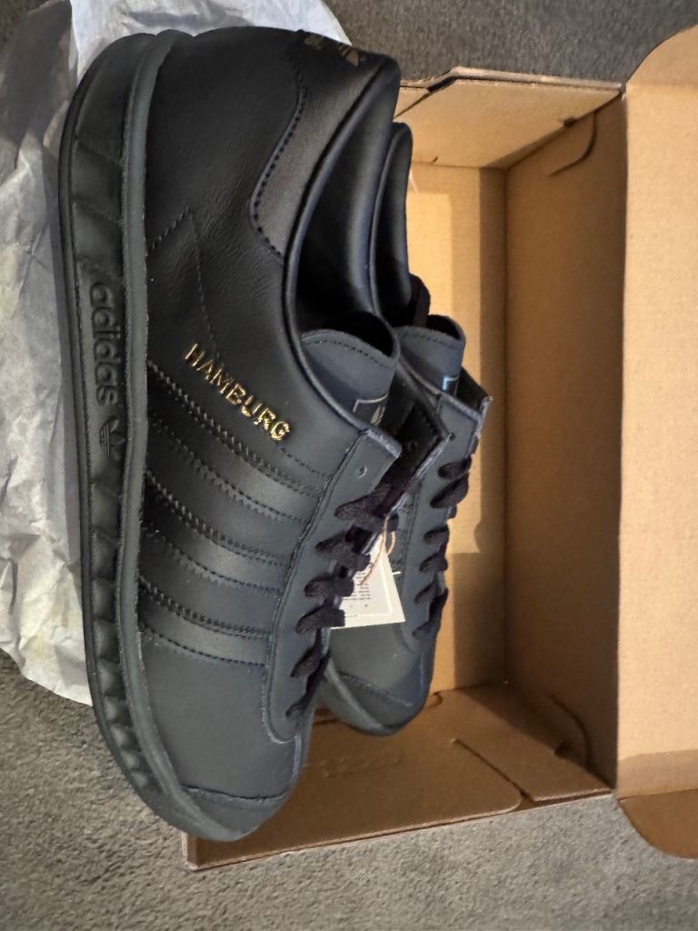 BRAND NEW ADIDAS HAMBURG SIZE 8