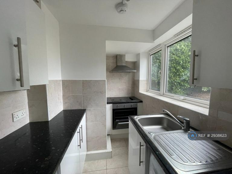 1 bedroom flat in Finchley Lodge, London, N12 (1 bed) (#2938623)