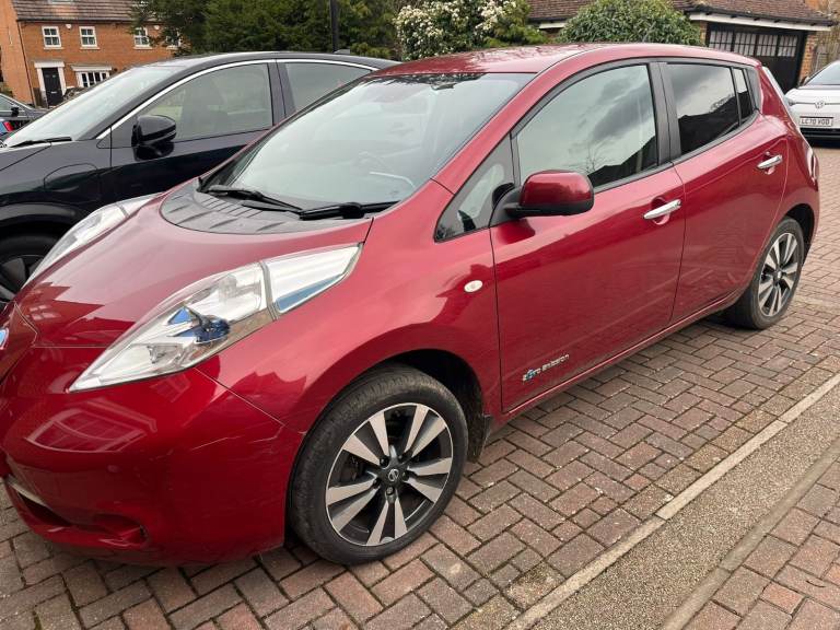 2015 Nissan Leaf Tekna – Electric – 10 Battery Bars