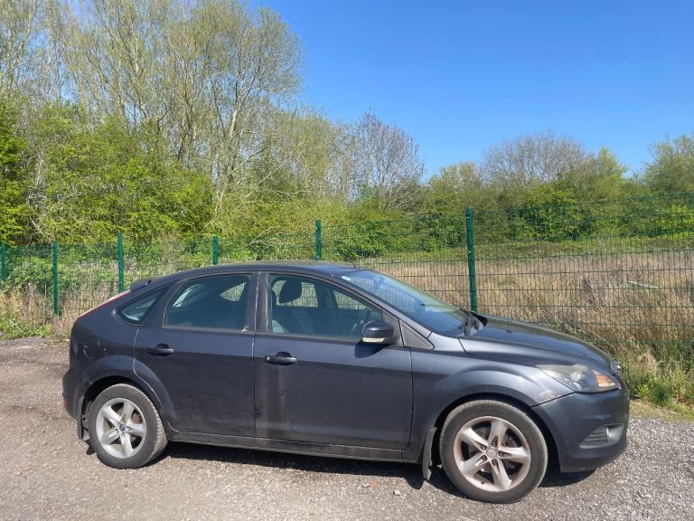 FORD FOCUS 1.6 ZETEC 2009 REG GREY 5 DOOR 12 MONTHS MOT SERVICE HISTORY LOW INSURANCE 40+MPG