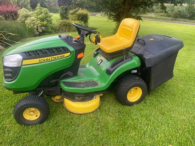 John Deere X135R Ride On Lawnmower