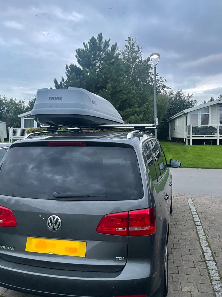 Thule Roof box and bars 