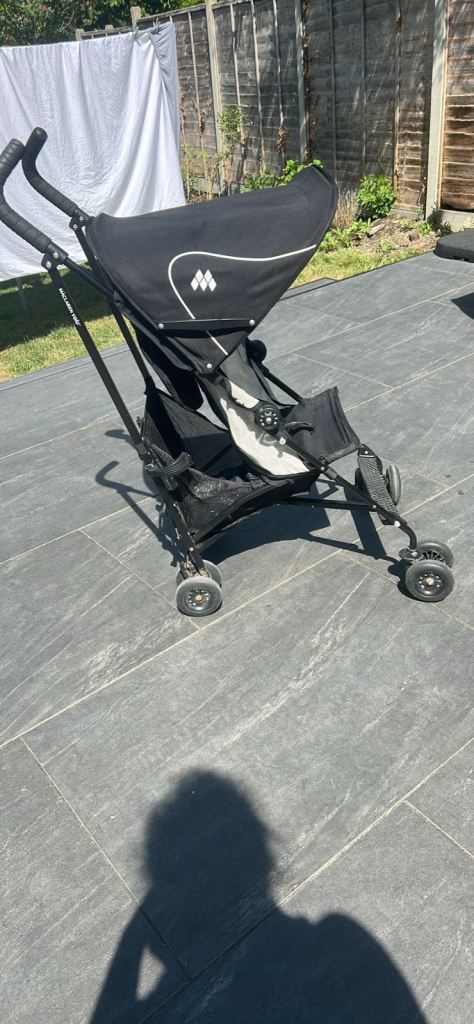 McLaren Volo fold up buggy with rain cover