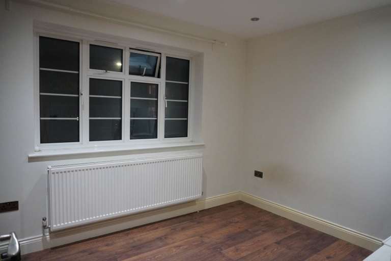 3 bedroom flat in The Ridings, London