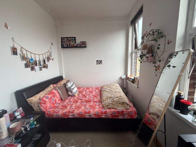 Furnished Room – Headingley LS6 – Available April (Tenancy Takeover) - Can be renewed after June 