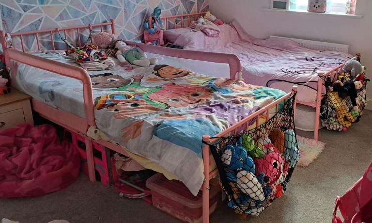 2 single beds