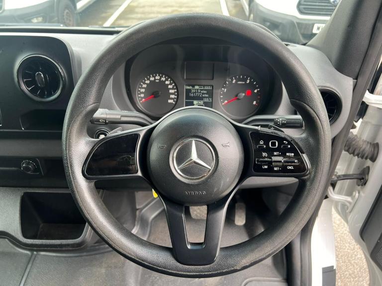 2018 68 REG MERCEDES BENZ SPRINTER 314 CDI MWB FRIDGE VAN AUTO WHITE EURO 6