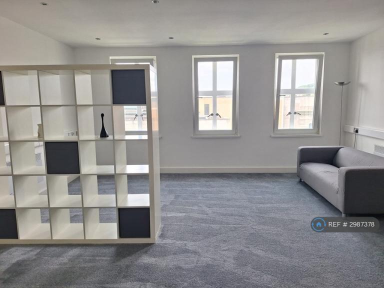 Studio flat in Castle Buildings, Swansea, SA1 (#2987378)