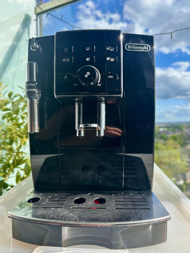Delonghi Bean to Cup Coffee Machine (ECAM 23.120.B)