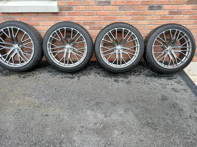 4x Absolute Mint 22 Inch Wheels and Tyres 