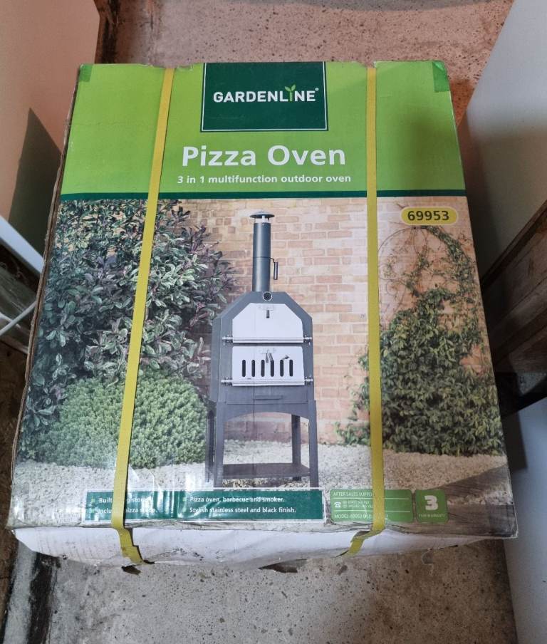 Outdoor wood fired pizza oven