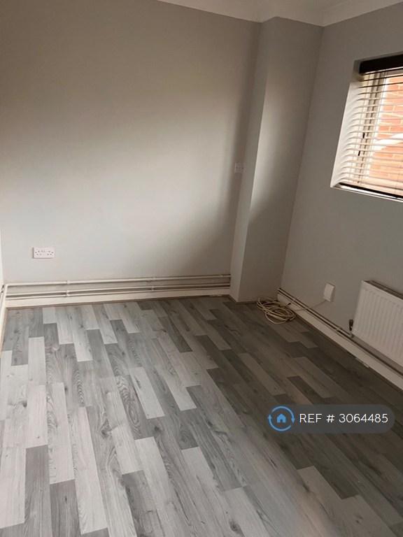 1 bedroom flat in Brewster Avenue, Peterborough, PE2 (1 bed) (#3064485)