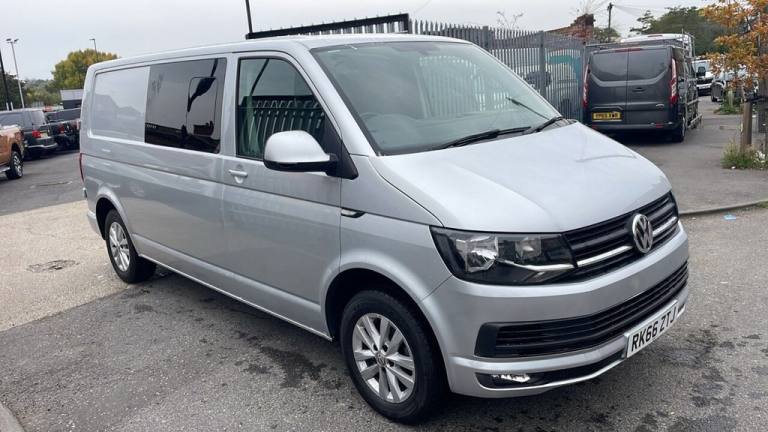 2016 Volkswagen Transporter 2.0 TDI T30 BlueMotion Tech Highline KOMBI Van 5dr Diesel Manual FWD ...