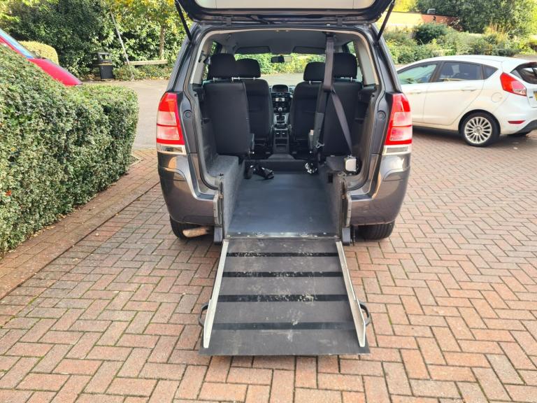 2014 Vauxhall Zafira 1.8i Exclusiv 5dr (WAV) MPV Petrol Manual