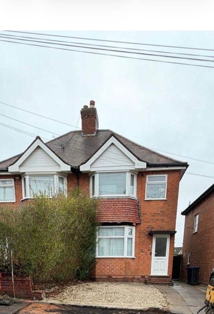 3 Bedroom Semi-Detached House | Driveway | Garden | Longbridge B31 
