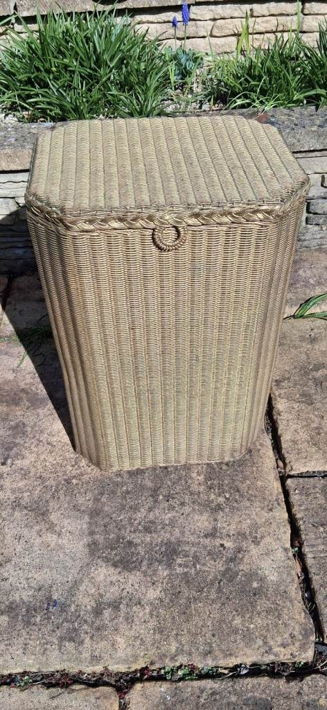 Lloyd Loom laundry box 