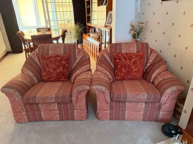 Beautiful 3 Piece Suite 