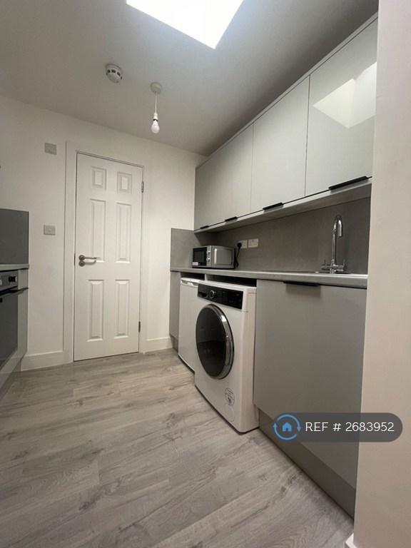 Studio flat in London, London, N18 (#2683952)
