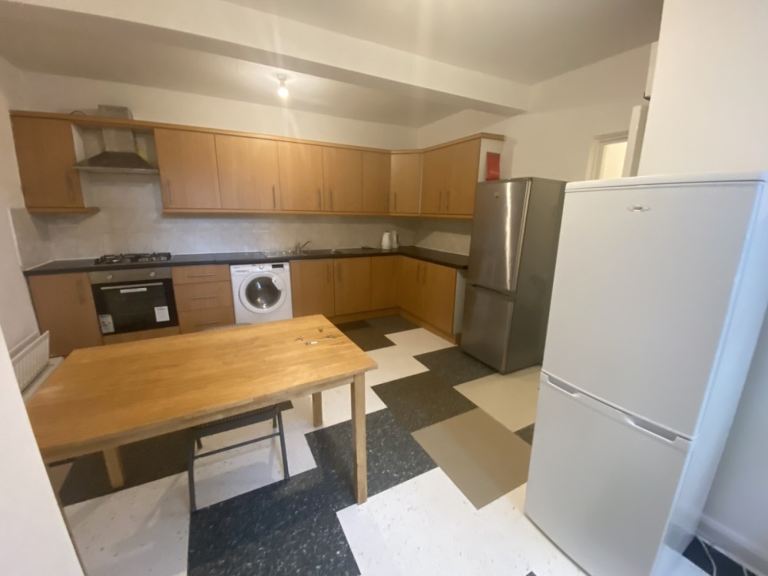 27a Leicester Grove 