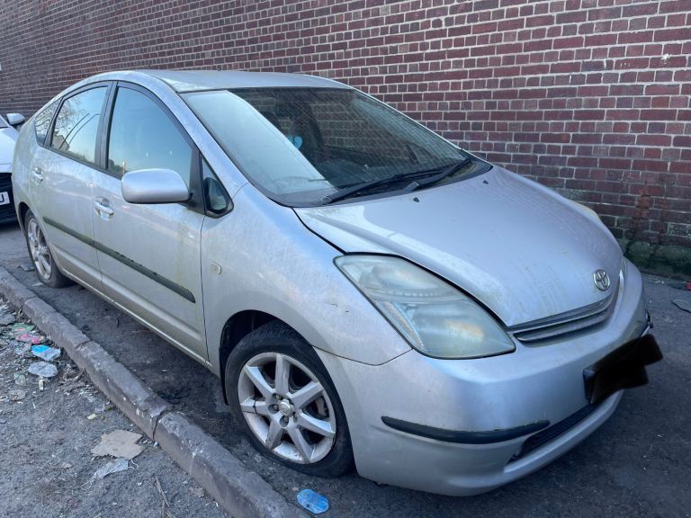 07 Toyota Prius 1.5 hybrid Silver Auto BREAKING parts