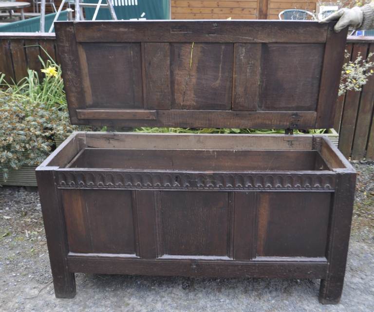 Antique Georgian oak coffer