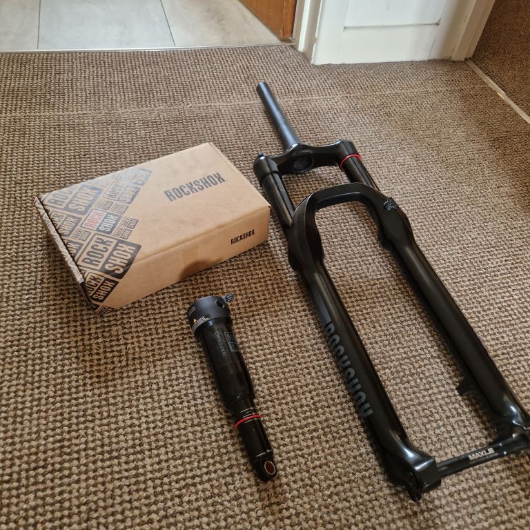 Mountain bike Rockshox 35 gold 35 l 160mm front and deluxe select 160mm travel