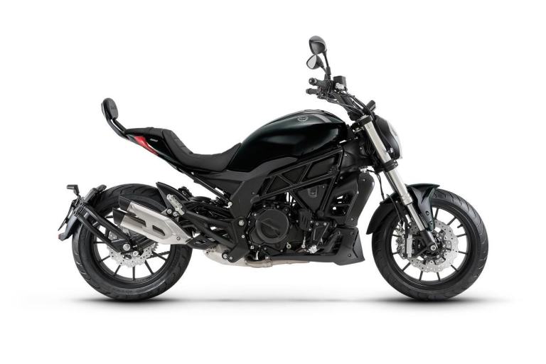 Benelli 502 C Cruiser Custom Motorcycle 500cc A2 Low Seat Like Ducati Diavel