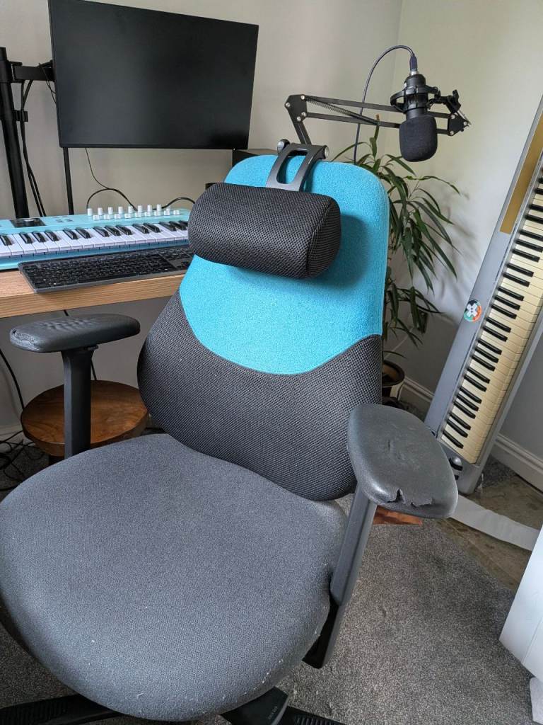 Orange box Flo Office Chair with Headrest – Good Condition, Minor Wear